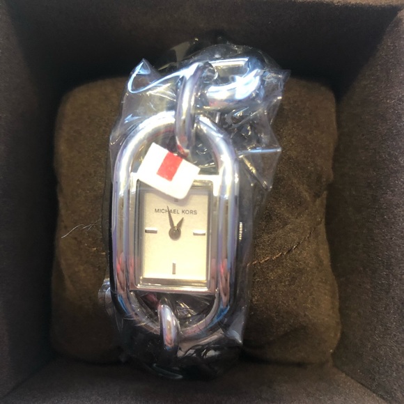 Michael Kors Silver Watch - Picture 6 of 6